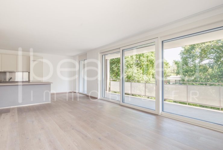 Bel appartement d'angle avec balcon et parc résidentiel