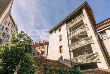 Superbe immeuble locatif dans le centre historique de Genève