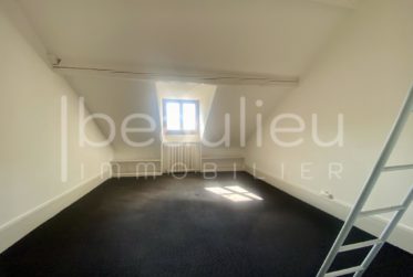 Appartement à rénover sous les combles