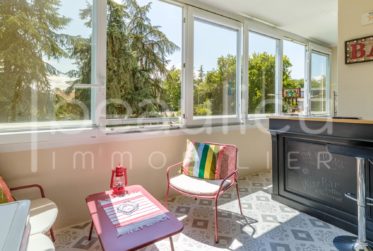 Appartement rénové, avec loggia et vue dégagée