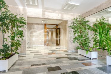 Appartement rénové, avec loggia et vue dégagée