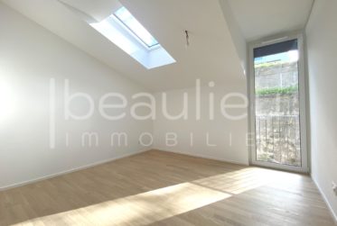 Spacieuse villa contemporaine avec vue lac