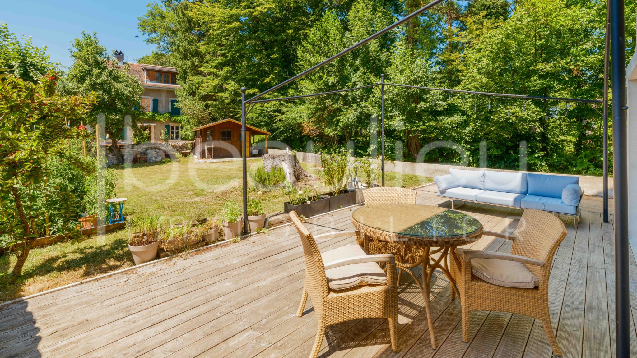 Magnifique appartement en rez-de-jardin!