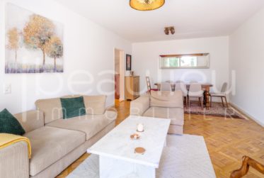 Appartement rénové, avec loggia et vue dégagée